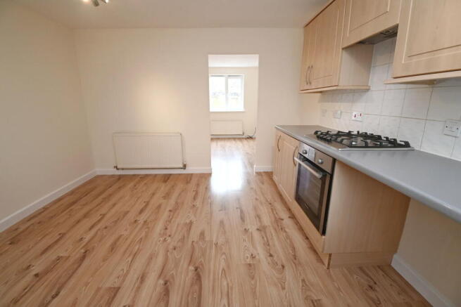 3 bed Town House for sale Image 4