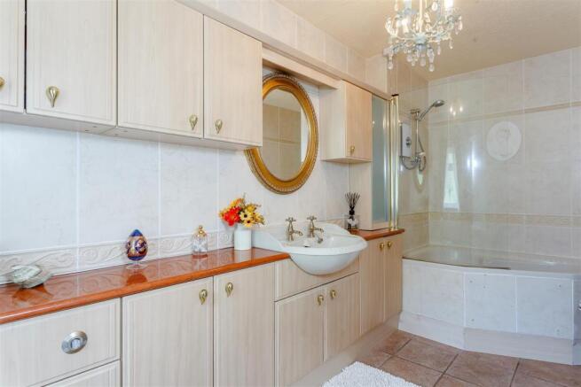 8387098-interior31.jpg