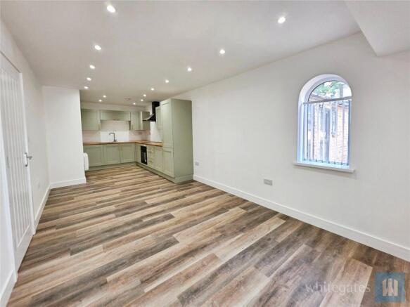 2 bed Apartment to rent Image 4