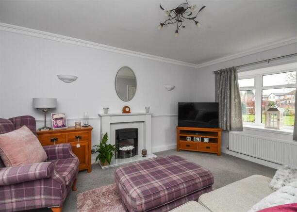 57 Windmill Lane - Lounge.jpg