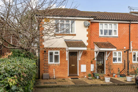 Hollyhedge Road, Cobham, KT11