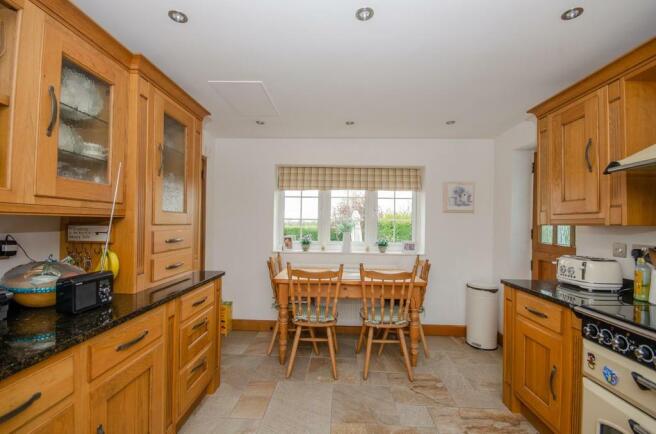 Kitchen pic 3.jpg