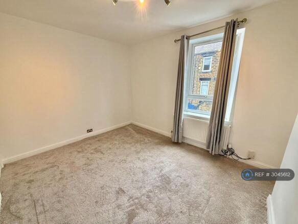 2 bed Terraced to rent Image 5