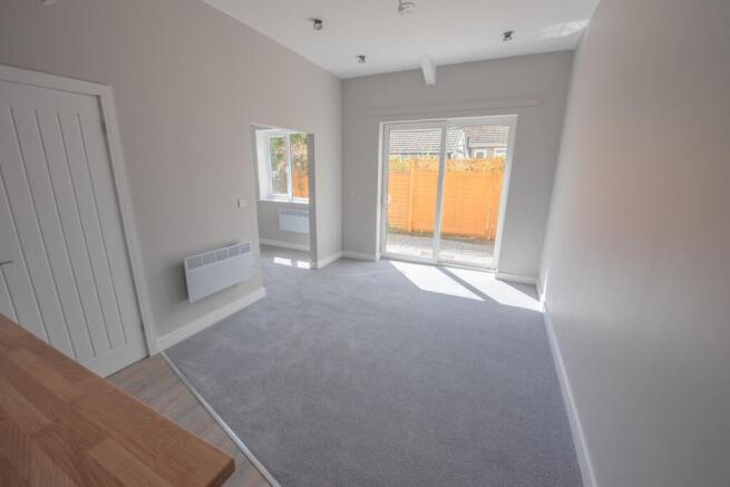 1 bed Bungalow to rent Image 4