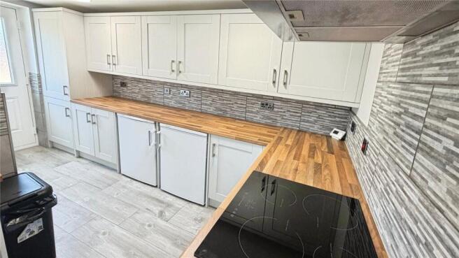 3 bed Semi-Detached to rent Image 10