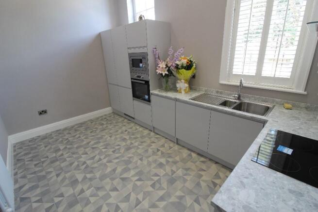 2 bed Apartment to rent Image 6