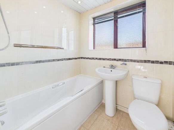 3 bed Semi-Detached for sale Image 7