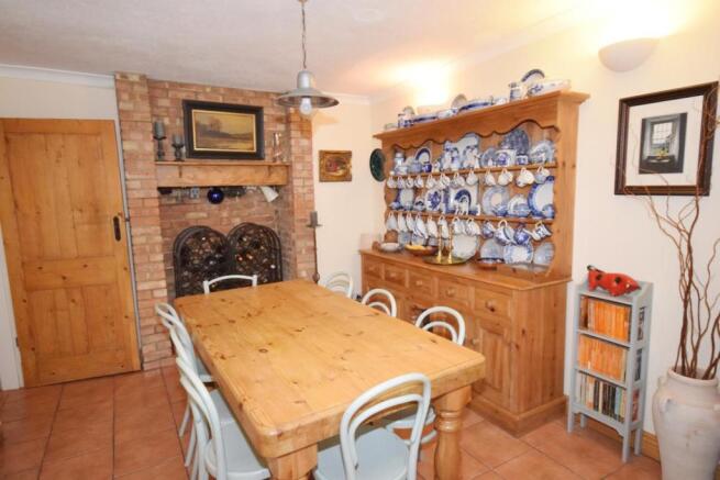 DINING ROOM.JPG