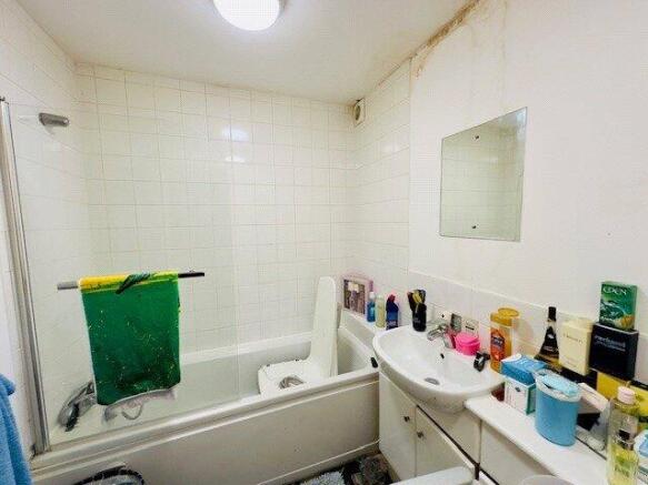 2 bed Flat for sale Image 11