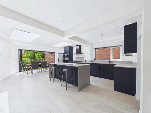 3 bed Detached for sale Image 12
