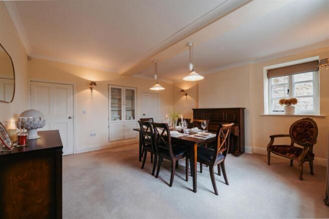 5 bed Detached for sale Image 8