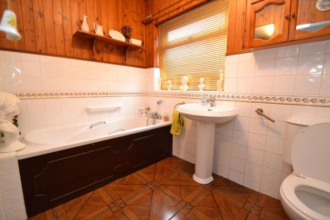 2 bed Semi-Detached Bungalow for sale Image 9