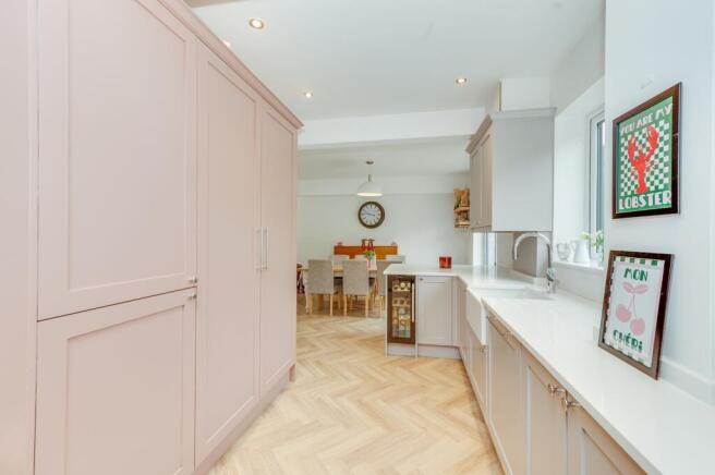 4 bed Semi-Detached for sale Image 8