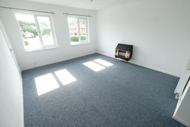 SITTING/DINING ROOM