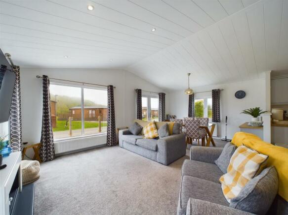 2 bed Park Home for sale Image 4
