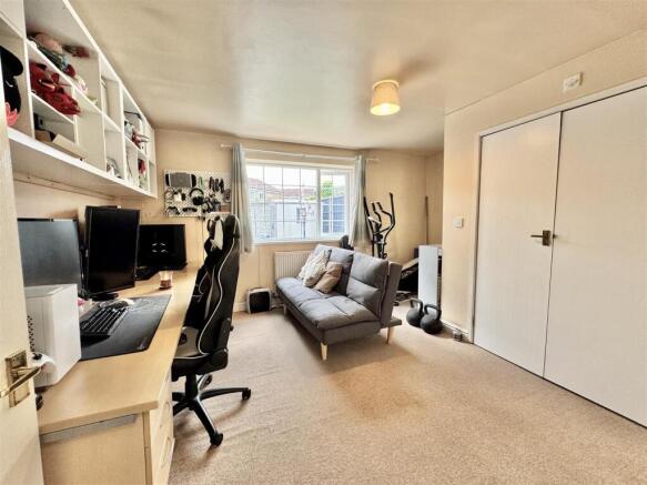 4 bed Semi-Detached for sale Image 12
