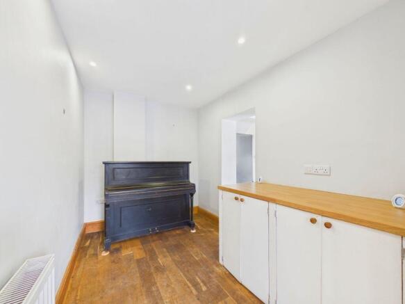 4 bed Semi-Detached for sale Image 9