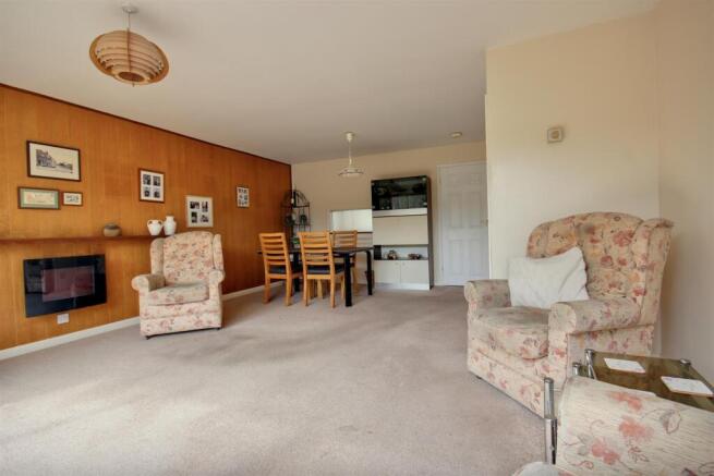 4 bed Link Detached House for sale Image 10