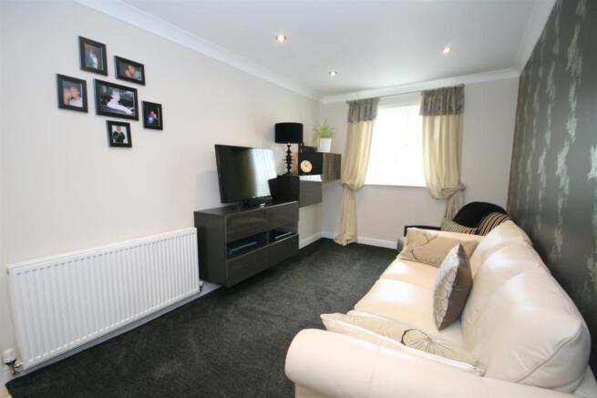 SITTING ROOM/DINER