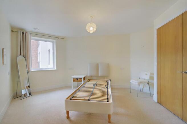 8548356-interior09-800.JPG