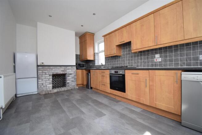 2 bed Semi-Detached to rent Image 4