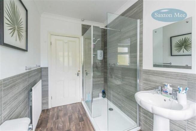 MODERN CONTEMPORARY BATHROOM