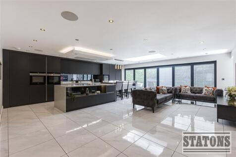 Woodgate Avenue, Northaw, Potters Bar, EN6