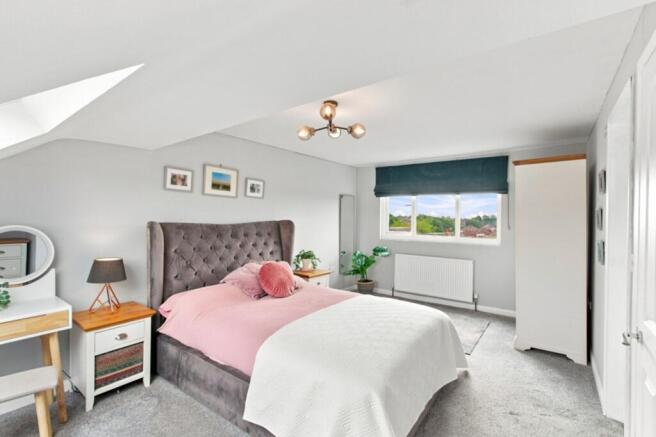 4 bed Semi-Detached for sale Image 12