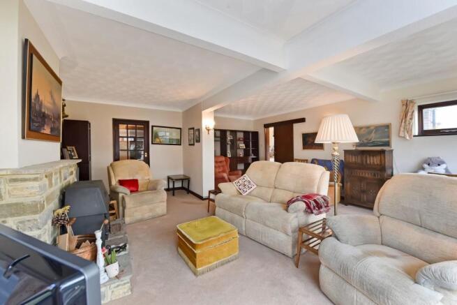 SITTING ROOM/DINING ROOM