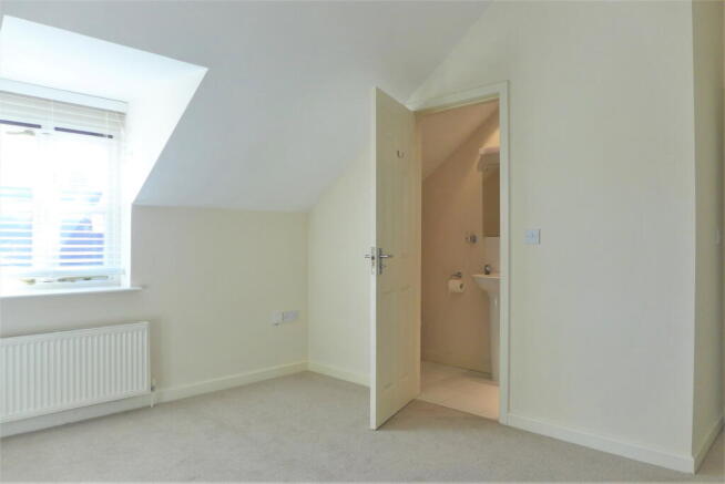 3 bed Apartment to rent Image 7