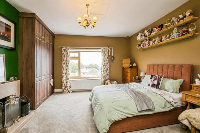 4 bed Barn Conversion for sale Image 10