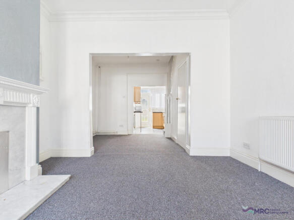 2 bed Terraced to rent Image 4