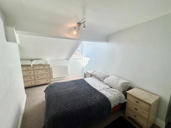 2 bed Flat for sale Image 4