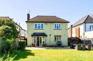 82, Links Avenue, Romford RM2 6NJ