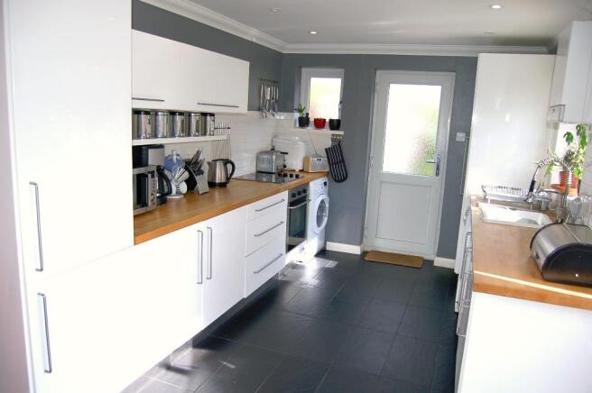 Kitchen/ Dining Room