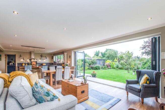 Lounge/Dining Room