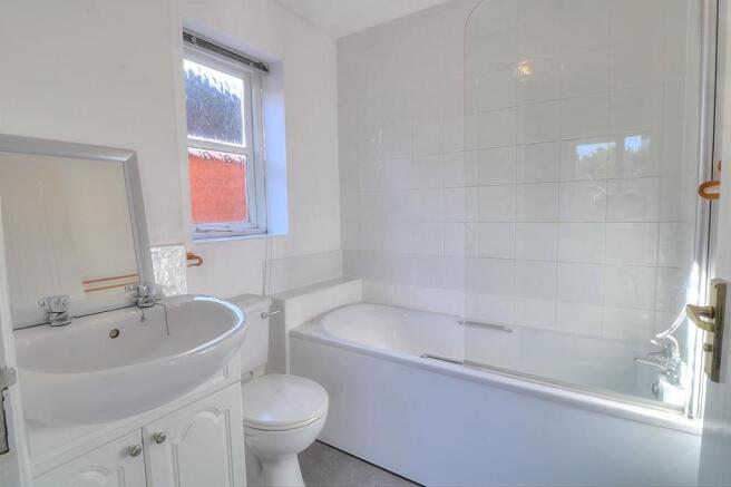 Colton Copse 16 En Suite Bed 1 (Custom).jpg