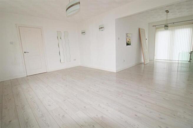 L-Shaped Lounge/Dining Room