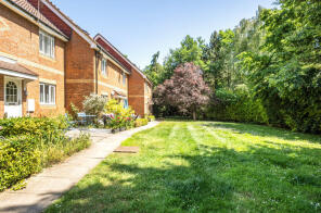 101, Alexandra Gardens, Knaphill, Woking GU21 2DH