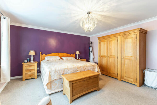 6 bed Detached for sale Image 11