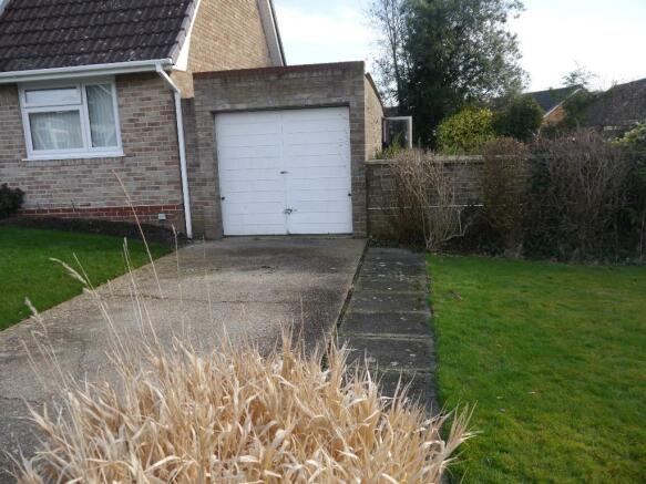 Garage/driveway