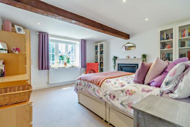 5 tr bedroom.jpg