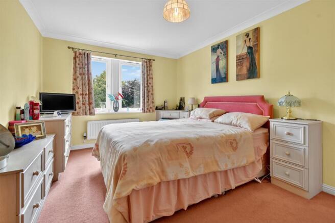 2 bed Apartment for sale Image 11