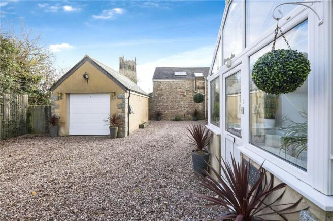 Garage & Driveway