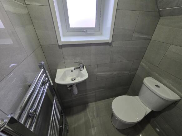 4 bed Semi-Detached to rent Image 12