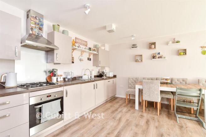 Kitchen/ Living Room