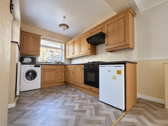 Featherstone Drive, Leicester photo 3
