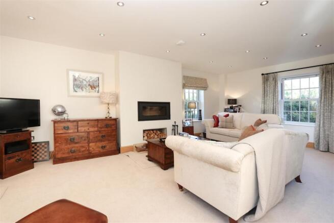 Living Room2.jpg