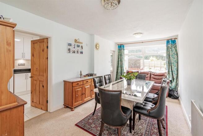 113 Ferndown Road-9_lo.jpg