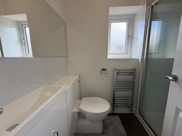 2 bed End of Terrace to rent Image 11